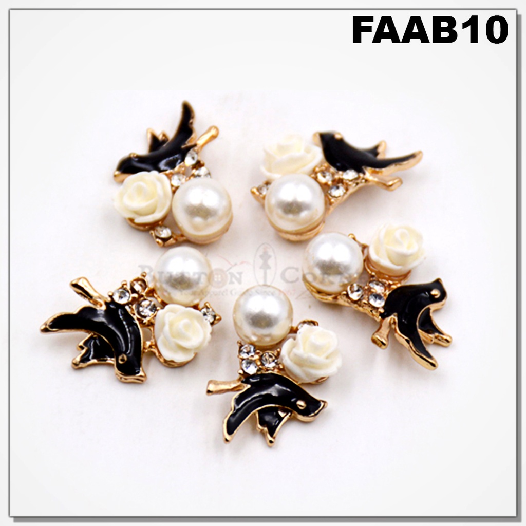 Sparrow Flower & Pearl Pendant