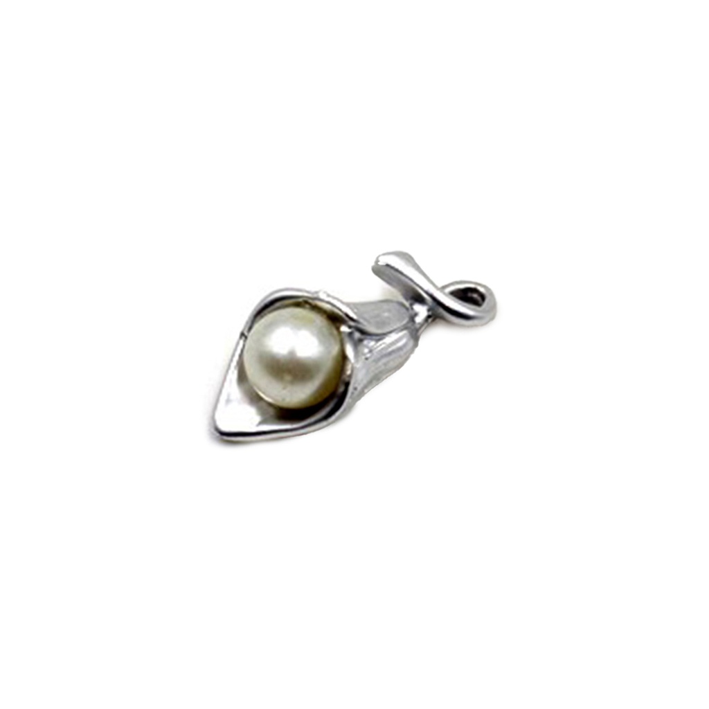 Folded Leaf With Pearl Pendant