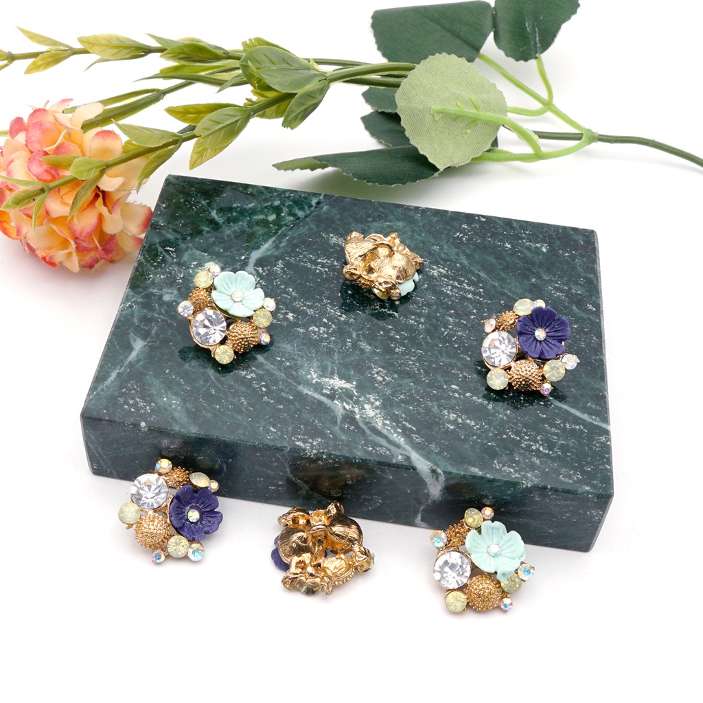 Elegant Design Flower Rhinestone Button