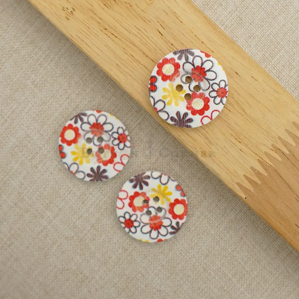 Daisy Flower Print 4 Hole Wooden Button