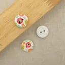 Daisy Flower Print 2 Hole Wooden Button