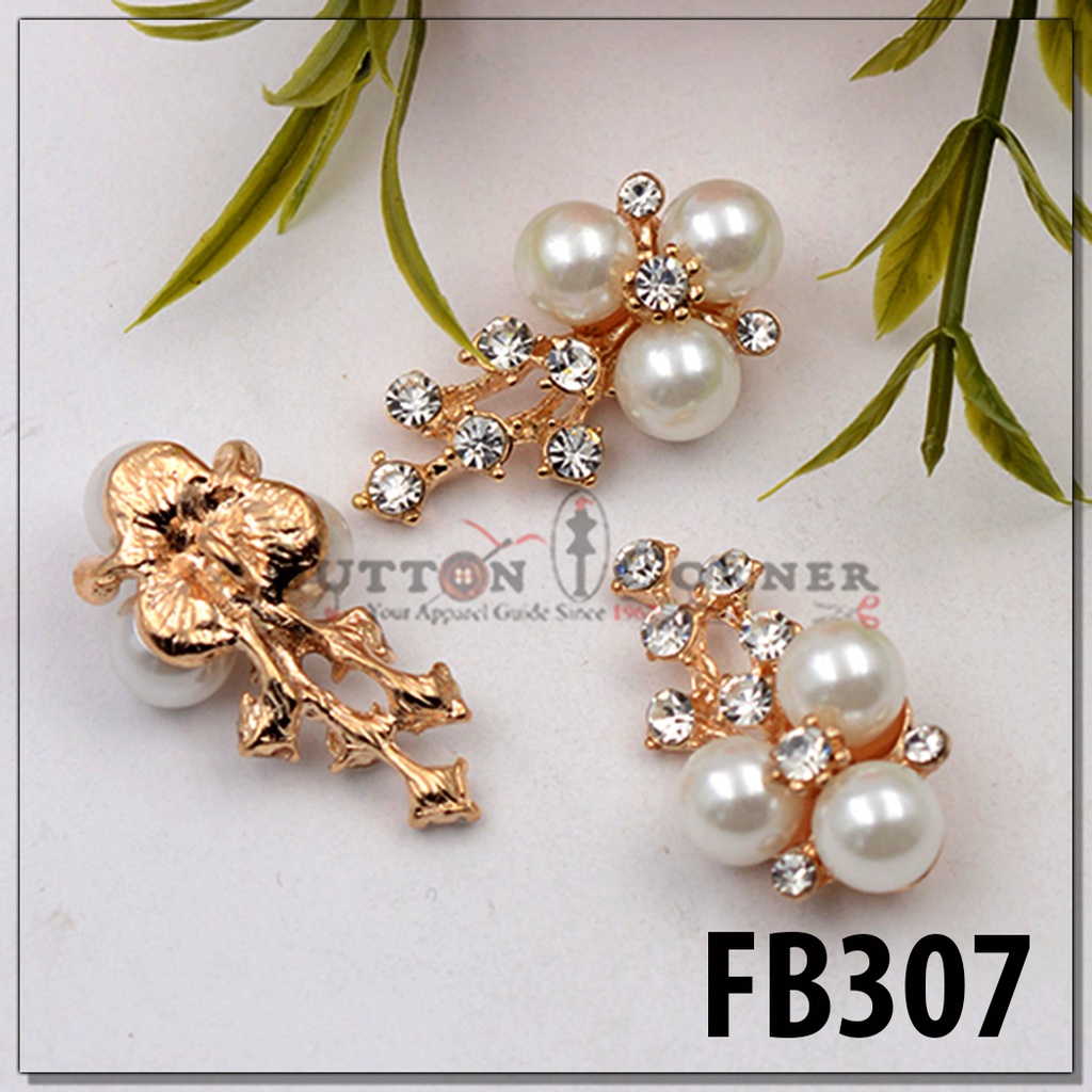 Fancy Button With Pearls