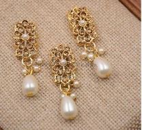 [FB334-GOLDEN] Fancy Button With Pearl & Stone