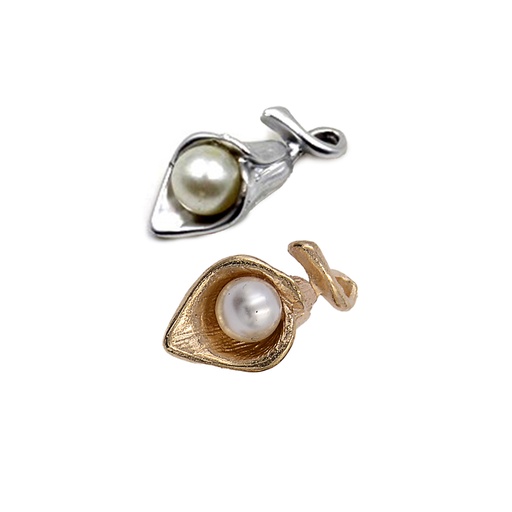 Folded Leaf With Pearl Pendant